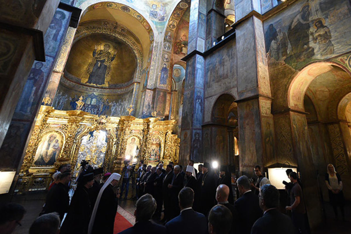 Релігійні діячі в Софіївському соборі закликали благословення на народ України