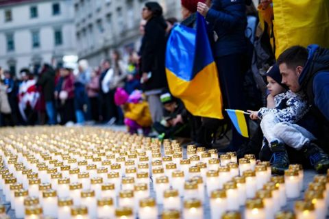 У центрі Відня запалили п’ять тисяч свічок заради українських дітей