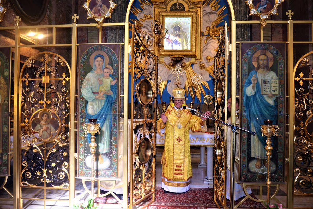 Преосвященний владика Діонісій Ляхович освятив відновлені давні врата іконостасу в церкві свв. Сергія і Вакха в Римі