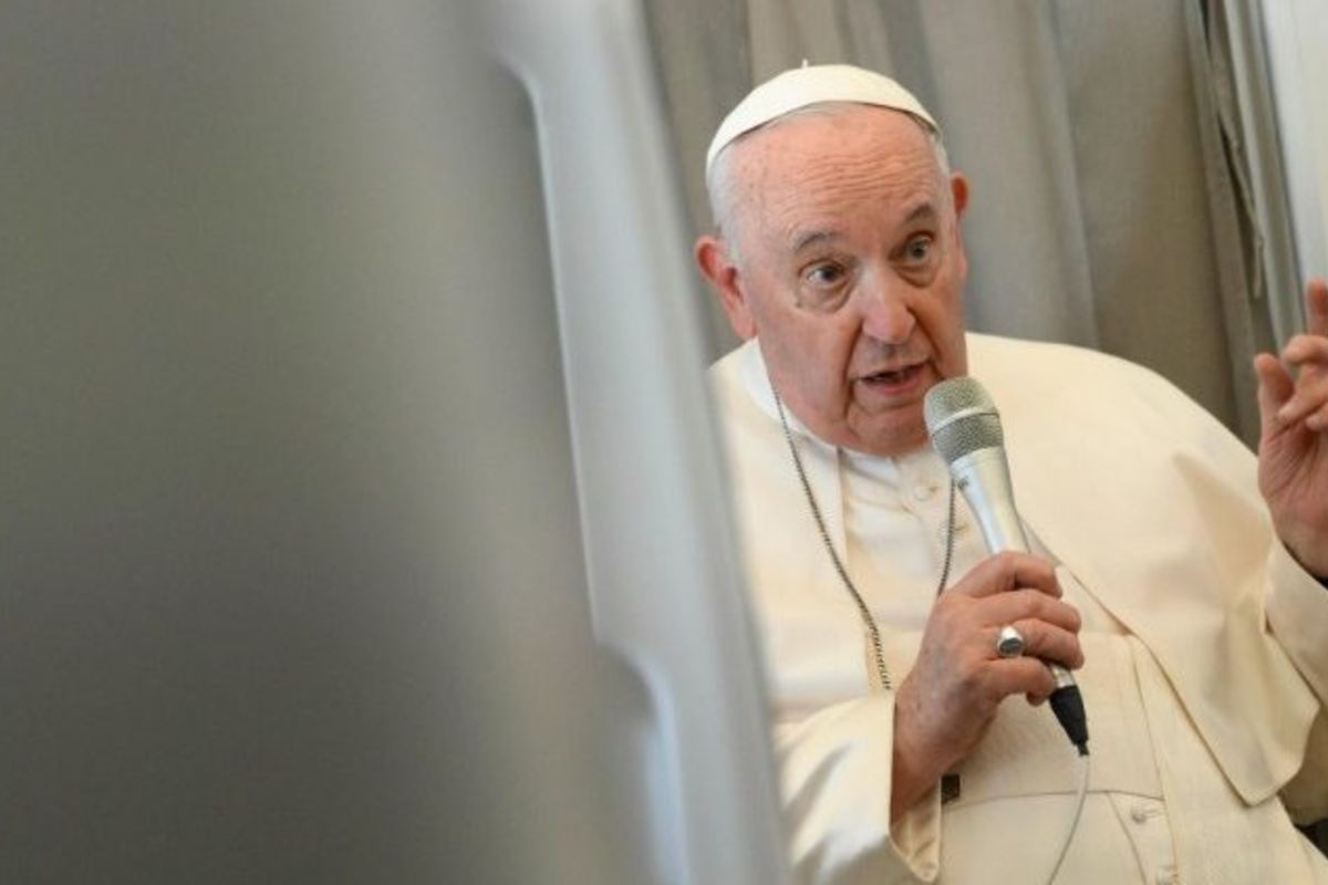 «Хто може зупинити війну в Україні?» Папа відповів на запитання журналістів