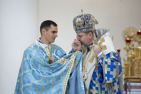 «Дозвольте мені поцілувати Вам руку», — Глава УГКЦ до священника з окупованого Мелітополя