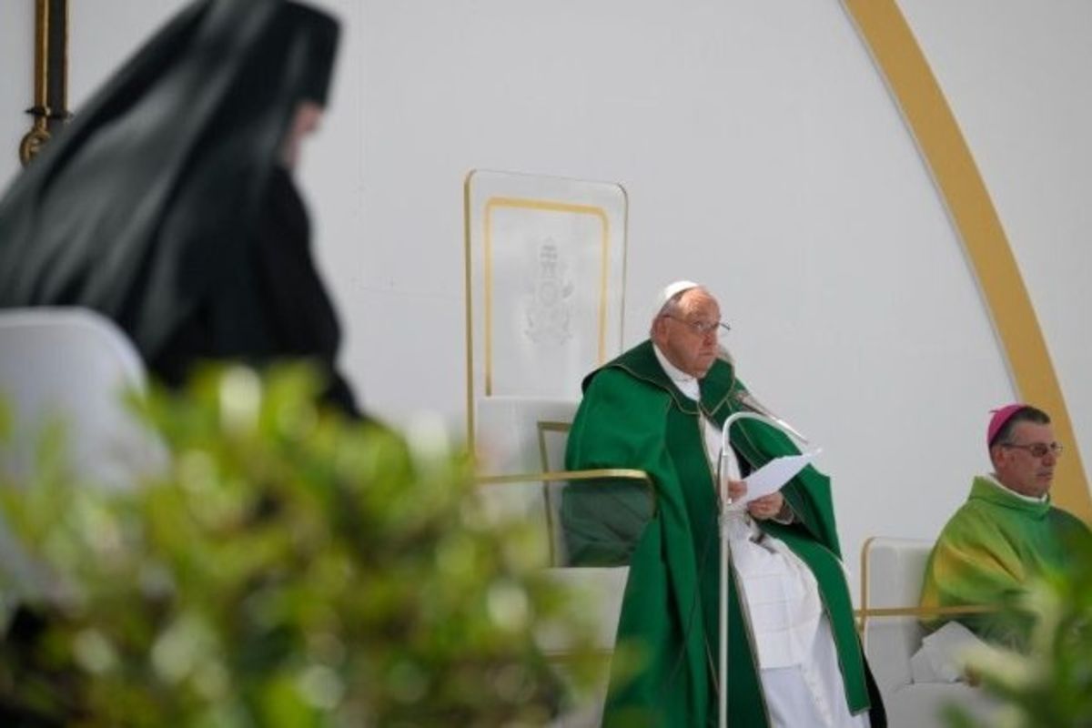 Папа Франциск: Не боятися шукати Бога там, де життя принижене чи відкинуте
