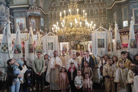 Владика Михаїл Колтун помолився за матерів біля мощей святого Івана Павла ІІ у Руді-Сілецькій