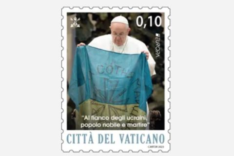 У Ватикані презентували марку з фото Папи, який тримає прапор України