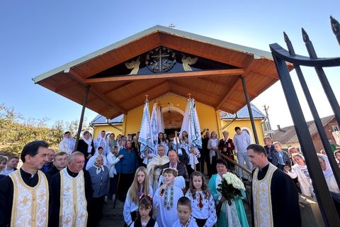 Єпископ Ярослав Приріз освятив оновлений храм у с. Ластівка на Львівщині