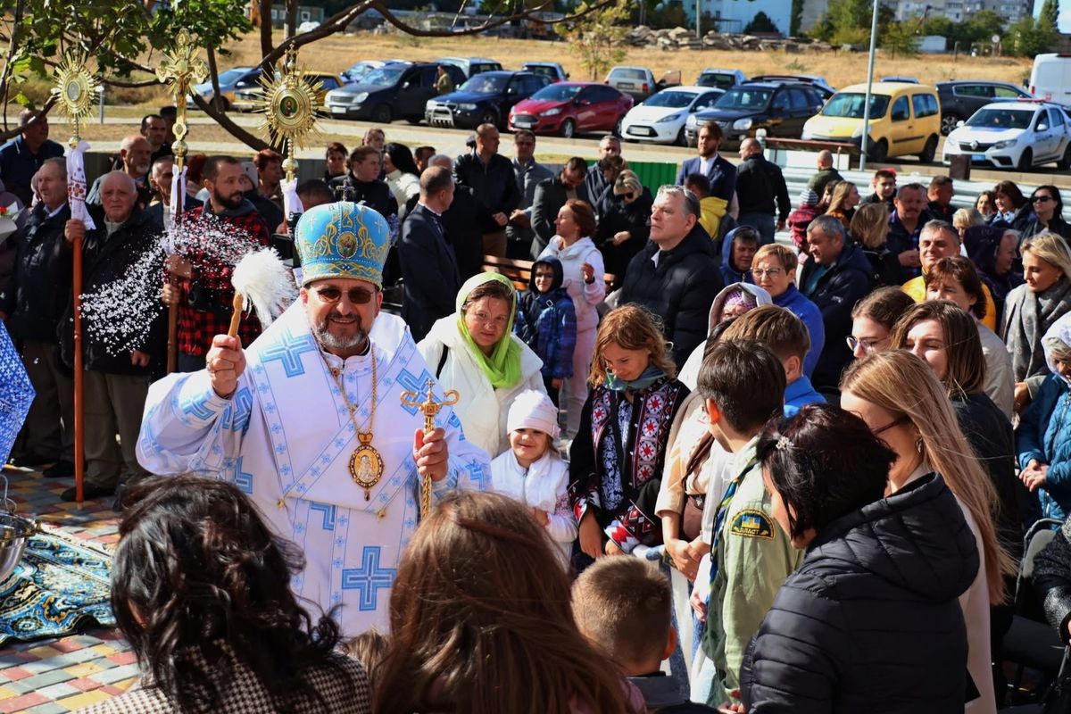 У Миколаєві владика Михаїл Бубній очолив святкування 20-річчя парафії Покрови Пресвятої Богородиці