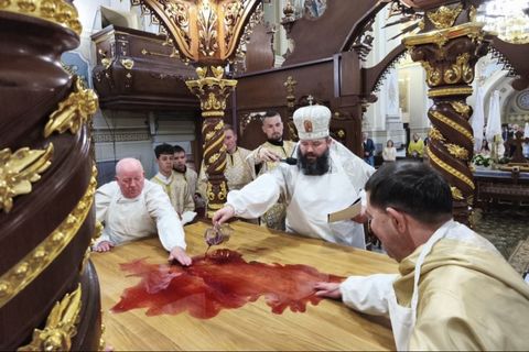 У прокатедральному храмі Святого свщмч. Йосафата у Жовкві освятили новий престіл