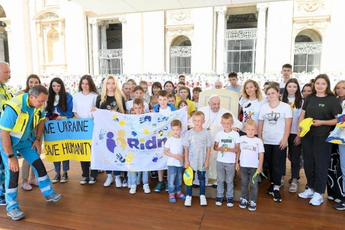 Папа зустрівся з групою дітей з України, що знайшли тимчасовий притулок в Італії
