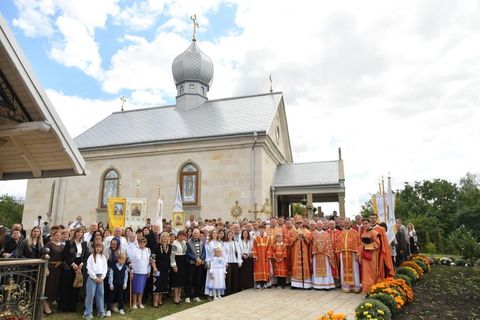 У Синяві на Тернопільщині відзначили 100-ліття храму Воздвиження чесного Хреста