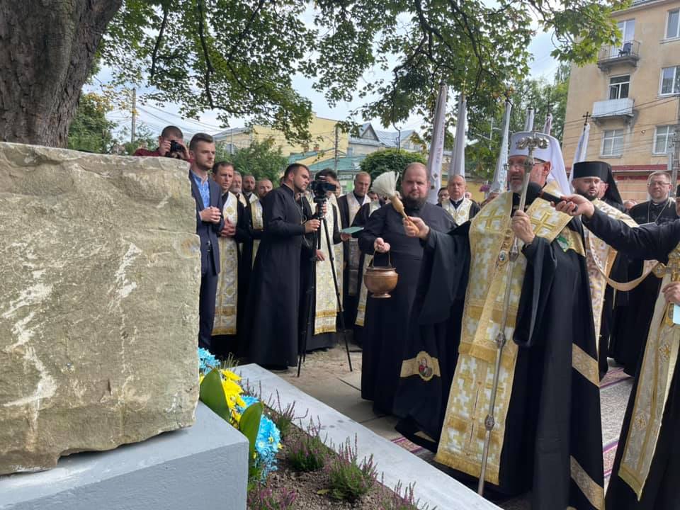 Освячення наріжного каменя для пам'ятника о. Остапові Нижанківському Блаженнішим Святославом, 16 вересня 2021 року