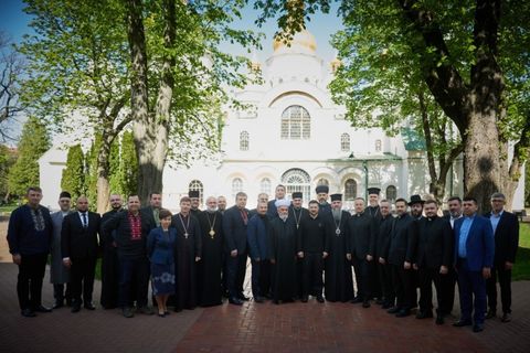 Президент України зустрівся з членами Всеукраїнської ради Церков і релігійних організацій