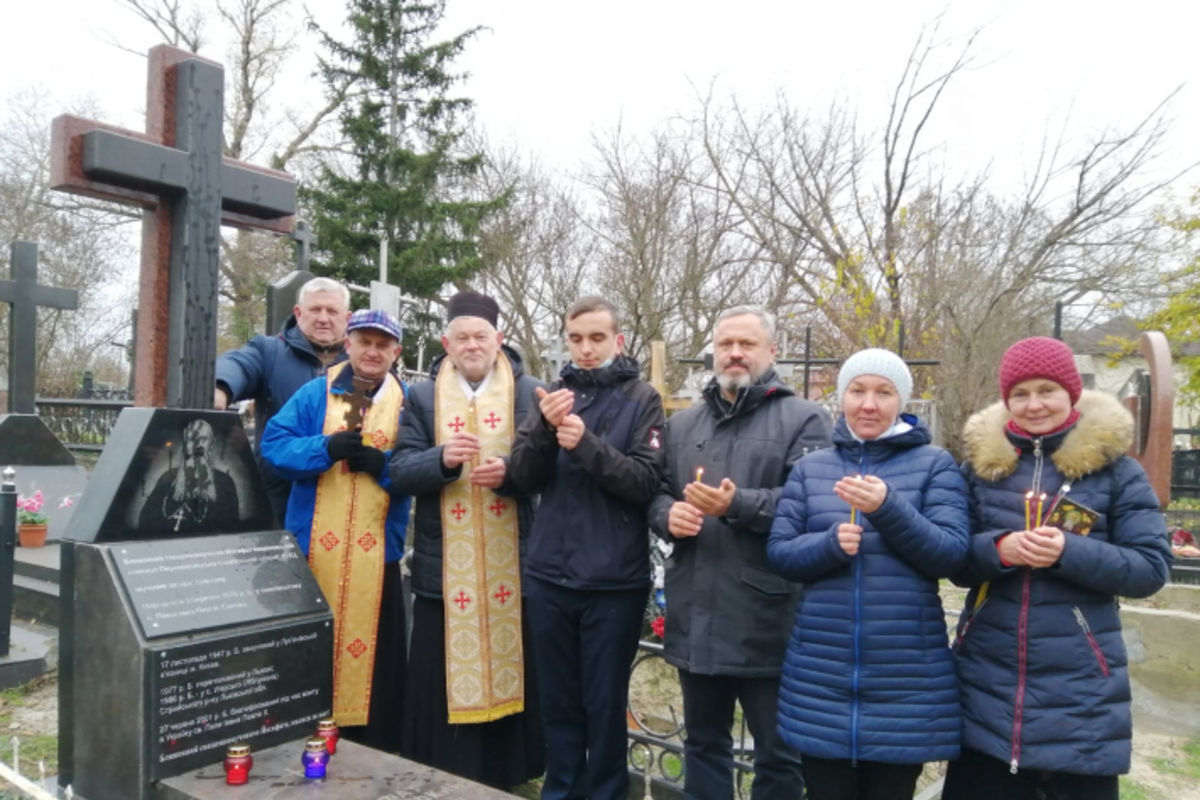 На першому місці поховання священномученика Йосафата Коциловського освятили оновлений пам’ятний Хрест