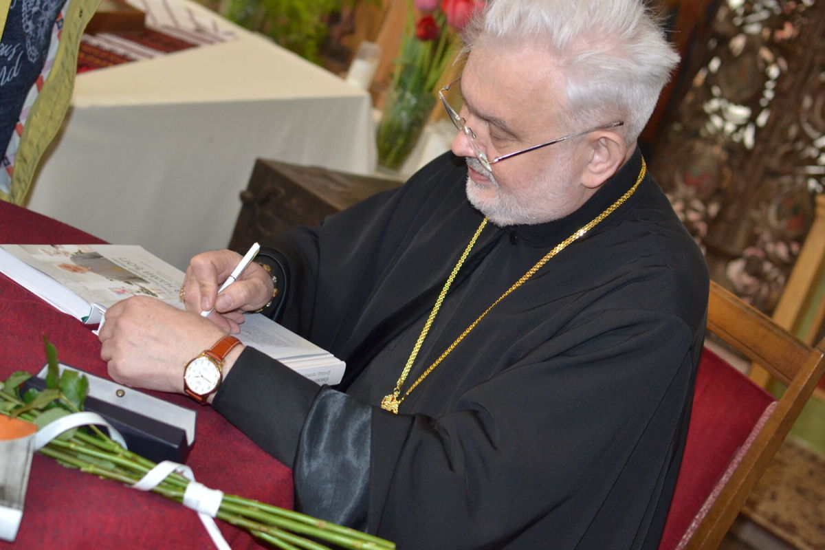 Сьогодні у Львові владика Йосиф Мілян презентував свою книгу «З нами Бог»