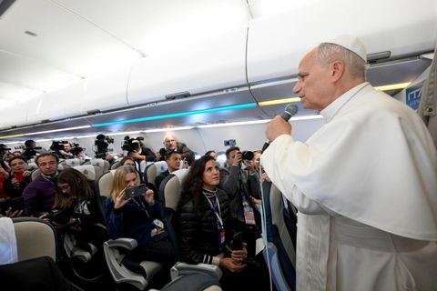 Папа поспілкувався з журналістами: про підсумки візиту до Туреччини, зусилля задля миру в Україні та майбутній Ювілей Відкуплення