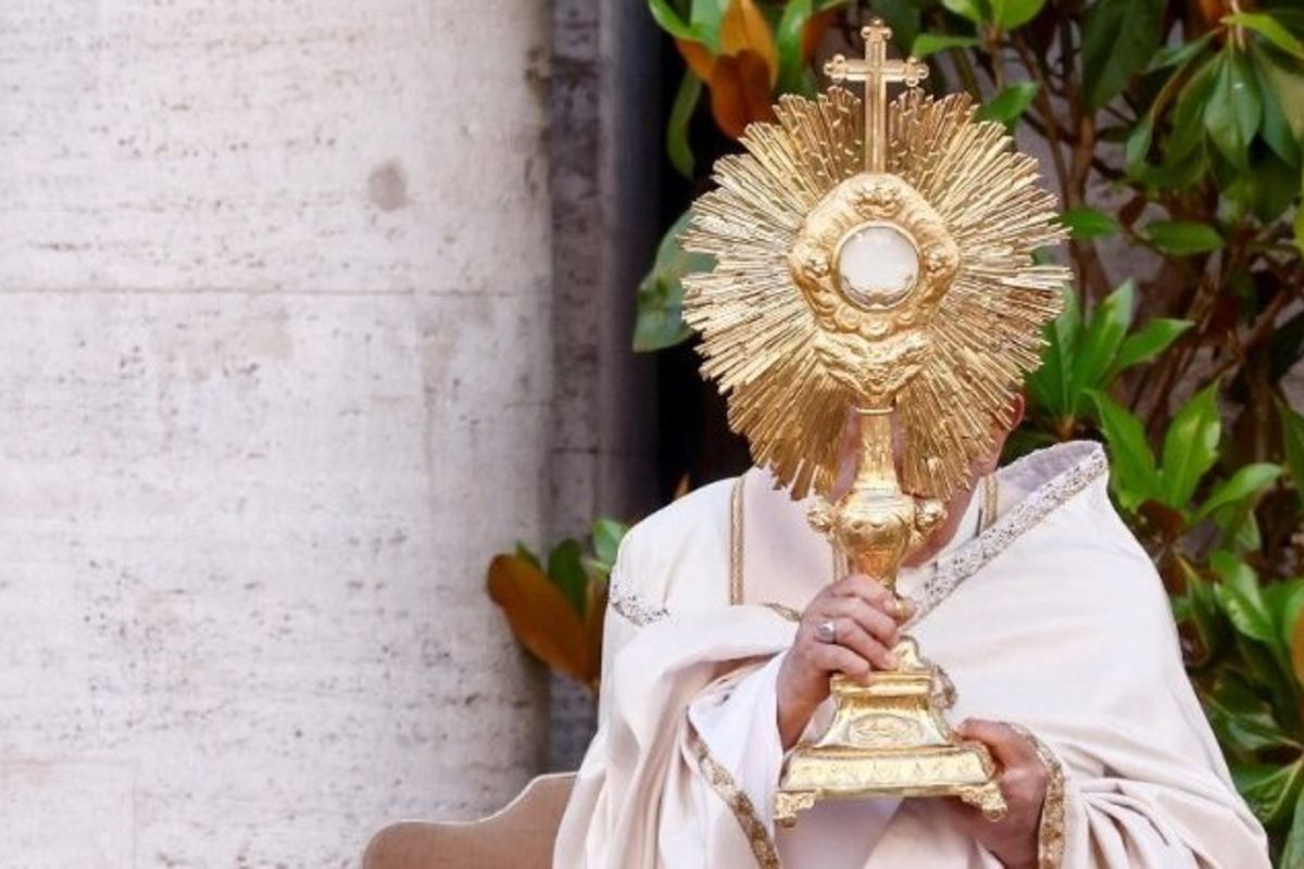 Папа Франциск про три виміри Євхаристії: подяка, пам’ять та присутність