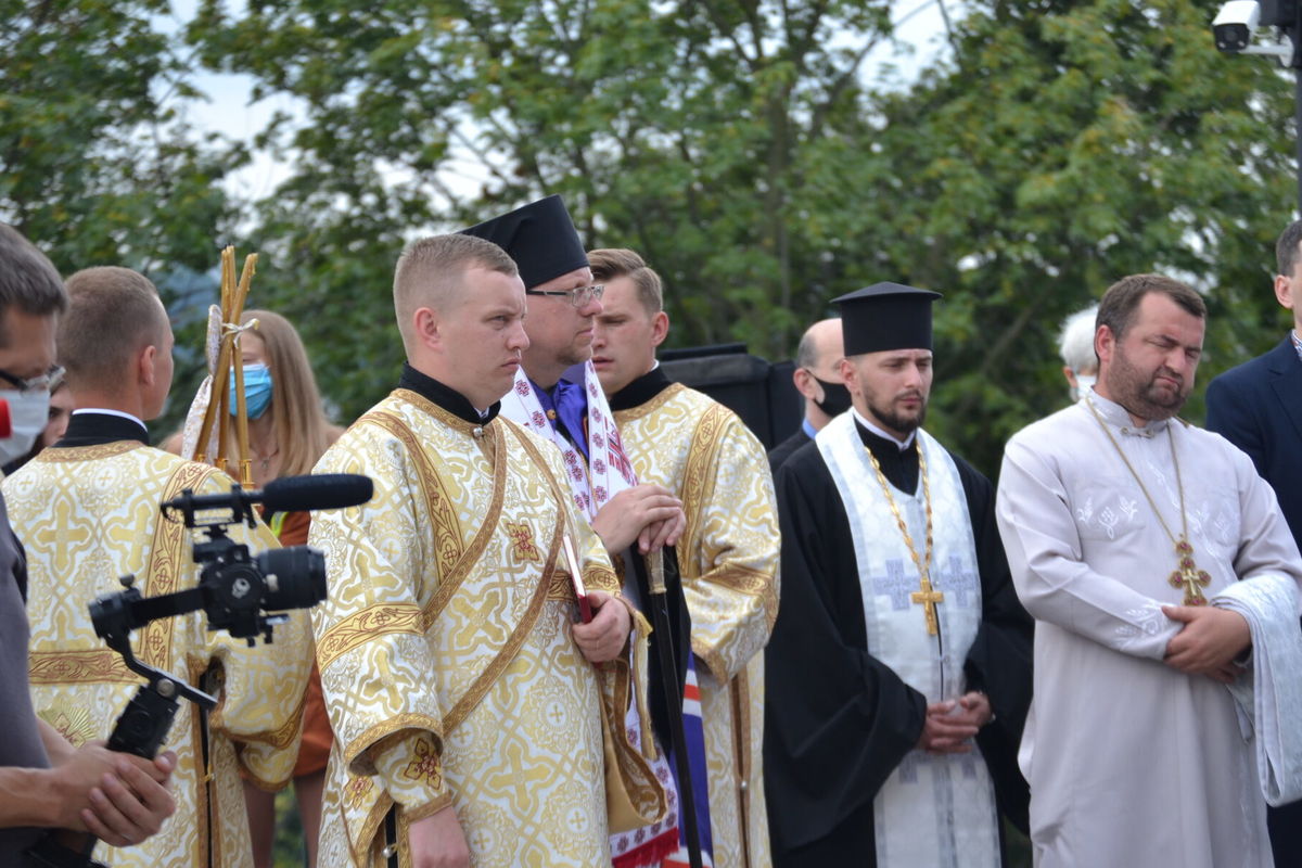 У Львові на День Прапора звершили спільну молитву на Меморіалі Героїв Небесної Сотні