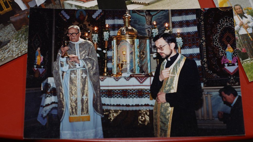 Отець Іван Чав'як та священник Борис Гобир, Івано-Франківськ. Джерело фото: Світлина з архіву отця Бориса Гобира.