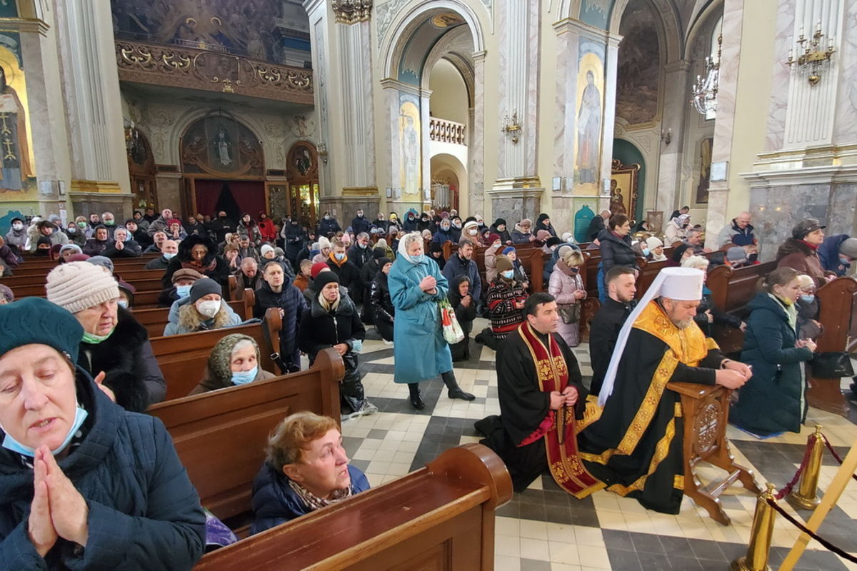 В архикатедрі Тернополя щоденно проходить молитва на вервиці за порятунок України