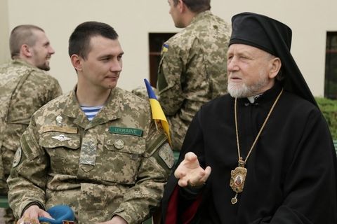 «Ми завжди поруч!» — владика Михаїл Колтун у привітанні захисників і захисниць України