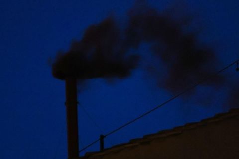 У перший день — чорний дим. Вибори Папи продовжаться завтра