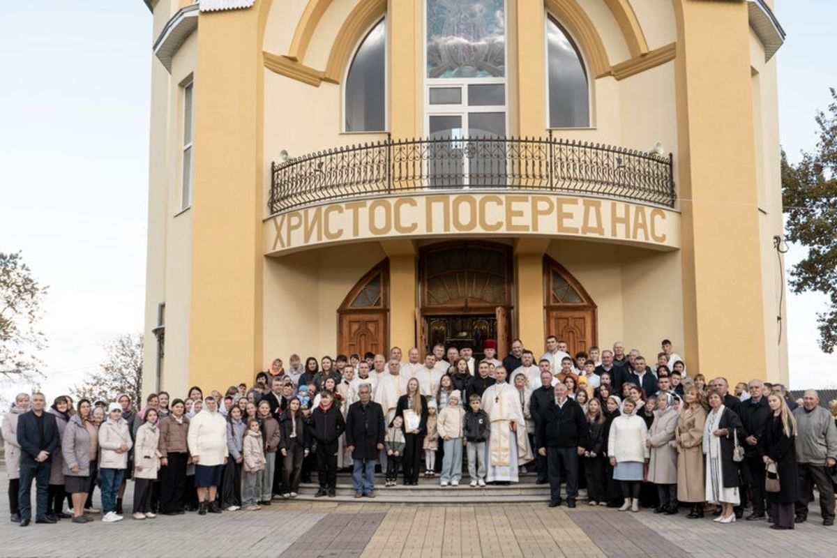 У селі Камінне відзначили 325-річчя храму Святої Параскеви та уділили дияконські свячення