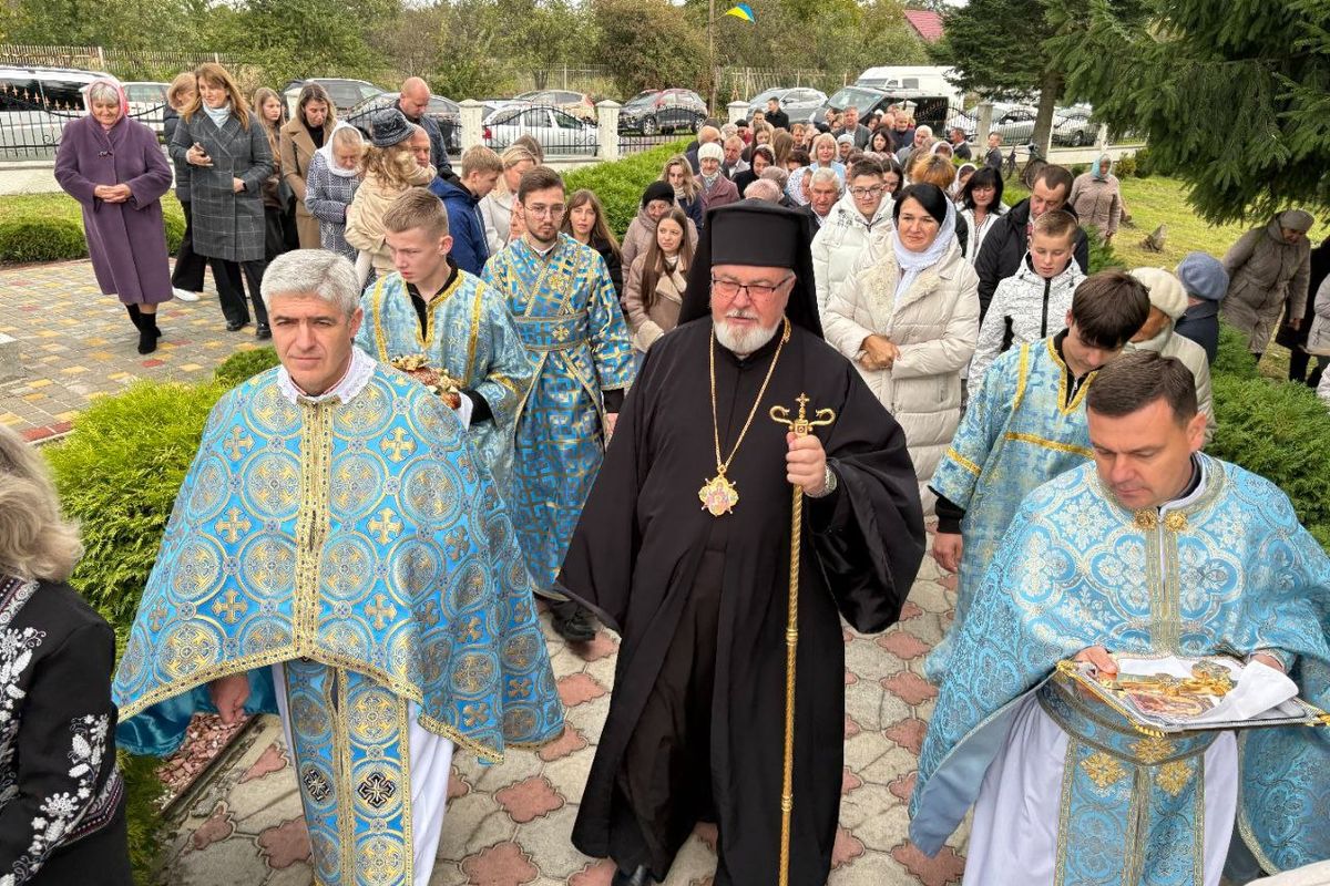 У селі Нежухів на Стрийщині молитовно відзначили 150-ліття храму Покрови Пресвятої Богородиці