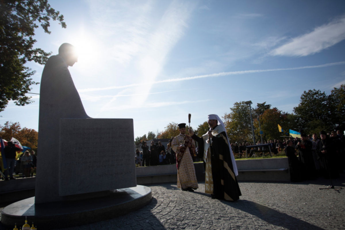 Блаженніший Святослав освятив пам’ятник блаженному Омеляну Ковчу в Любліні