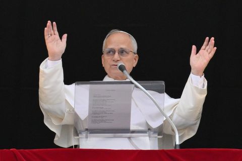 Папа: не переставаймо молитися за мир; мир починається з гідності