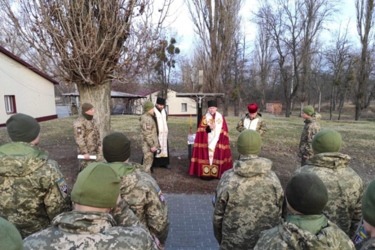 Владика Василій Тучапець освятив наріжний камінь під будівництво військового храму