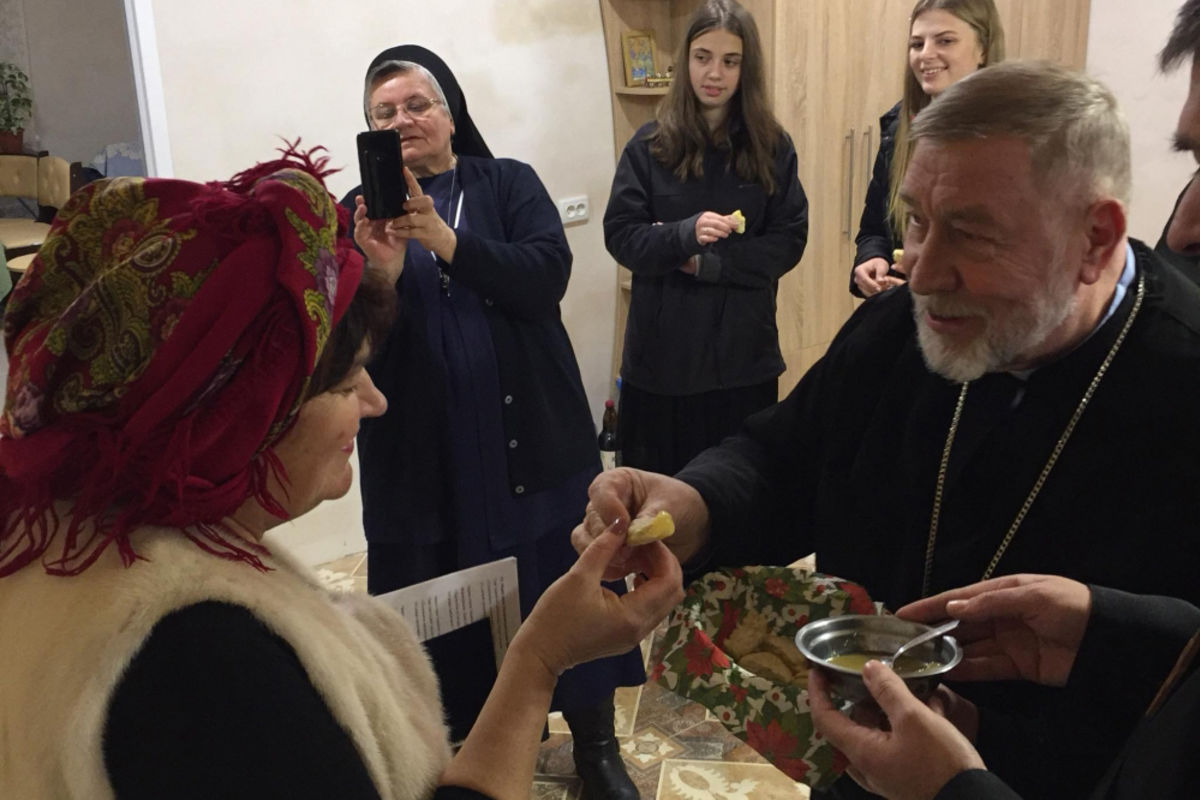 На різдвяні свята владика Степан Меньок завітав до Приморська
