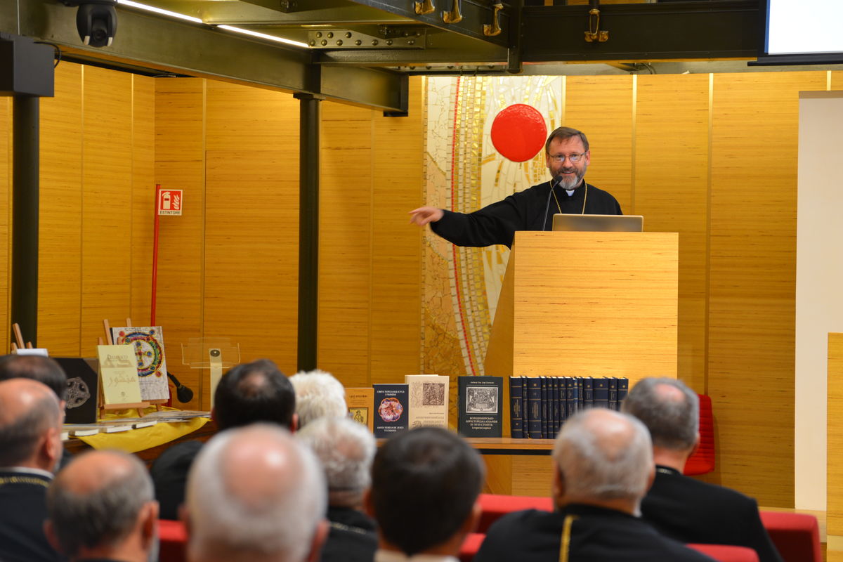 Владики Синоду Єпископів УГКЦ відвідали Папський Східний інститут для передачі у його біблітеку серії книг «Київське християнство»