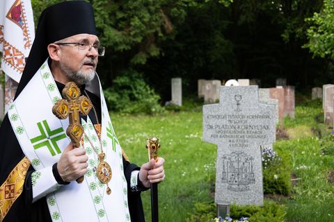 Владика Богдан Дзюрах помолився на могилах видатних українців, які поховані у Мюнхені