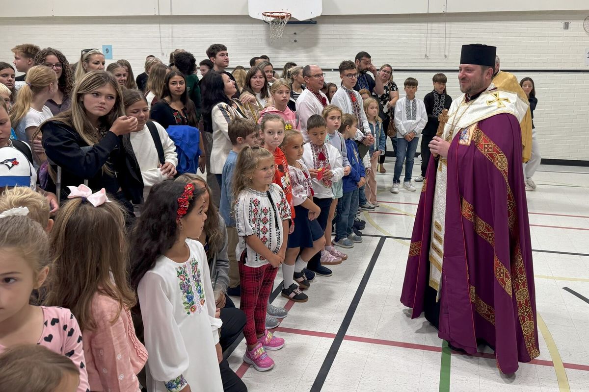 Єпископ Микола Бичок відвідав Українську суботню школу у Торонто
