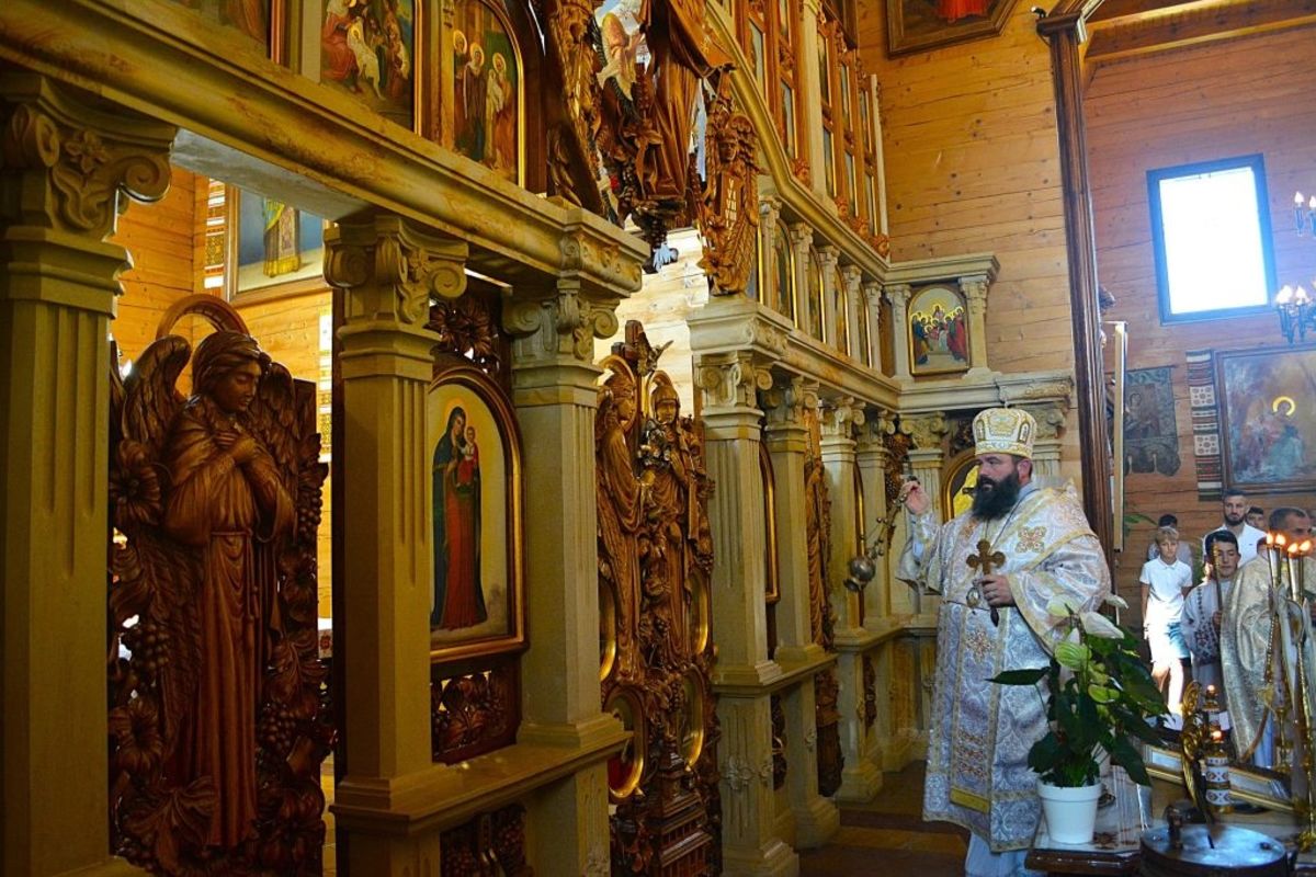 У Шептицькому посвятили новий іконостас із 54-ма відреставрованими іконами