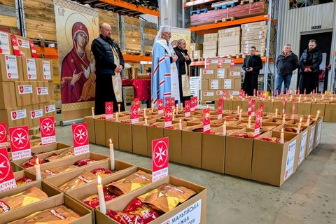 Митрополит Володимир Війтишин поблагословив Великодні пакунки від Мальтійської служби допомоги