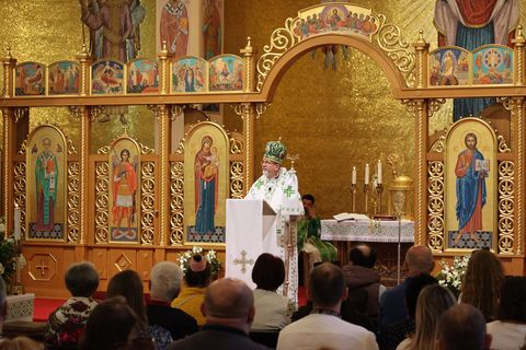 «Бог посилає Святого Духа, щоб нас зігріти, скріпити та обновити»: владика Богдан Дзюрах у П’ятдесятницю