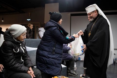 Блаженніший Святослав зустрівся з потребуючими в Патріаршому соборі