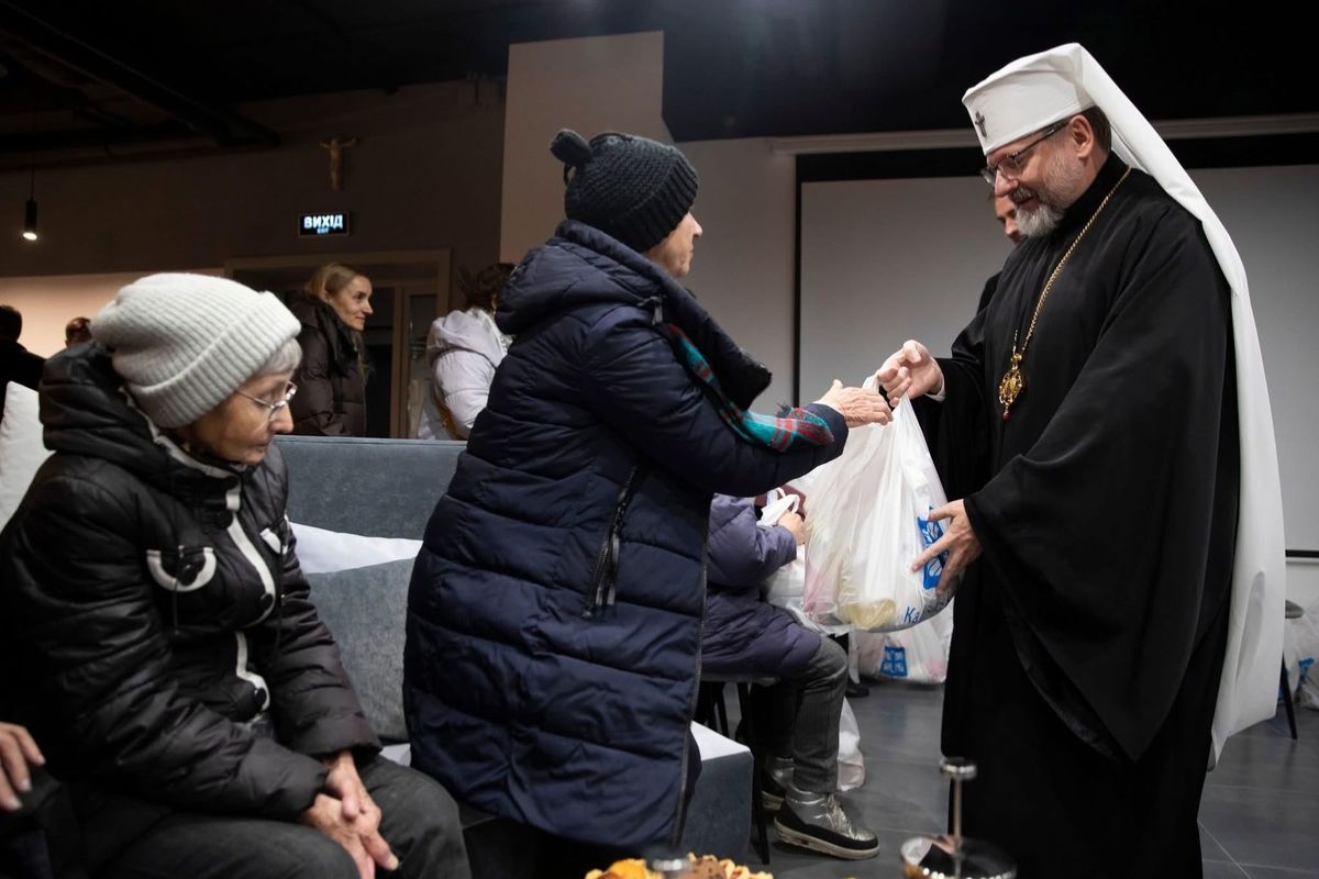 Блаженніший Святослав зустрівся з потребуючими в Патріаршому соборі