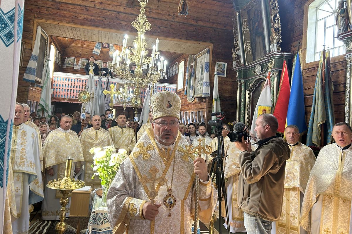 Єпископ Ярослав Приріз очолив святкування з нагоди посвячення оновленого 150-літнього храму в с. Лопушанка