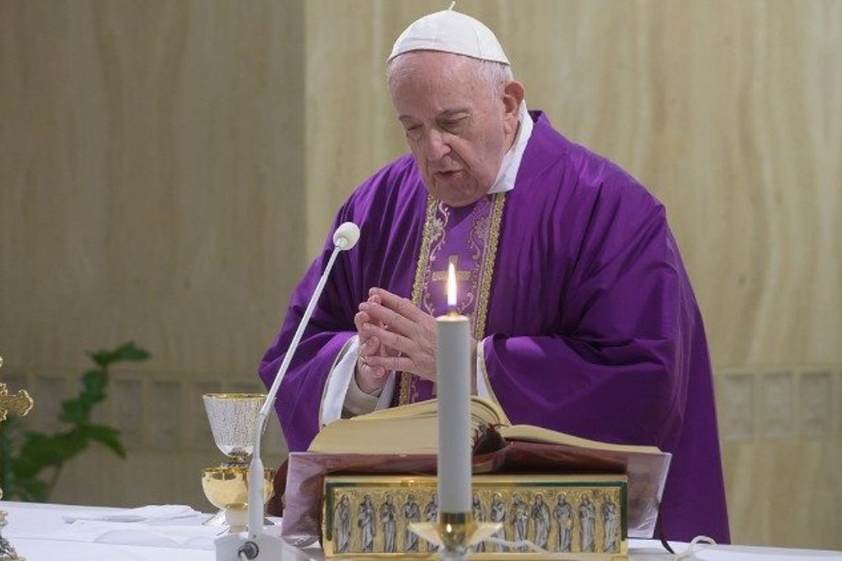 Коронавірус: Папа закликав священників приносити хворим Святе Причастя