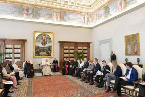Папа: кожен у Церкві має дбати про запобігання насиллю над неповнолітніми