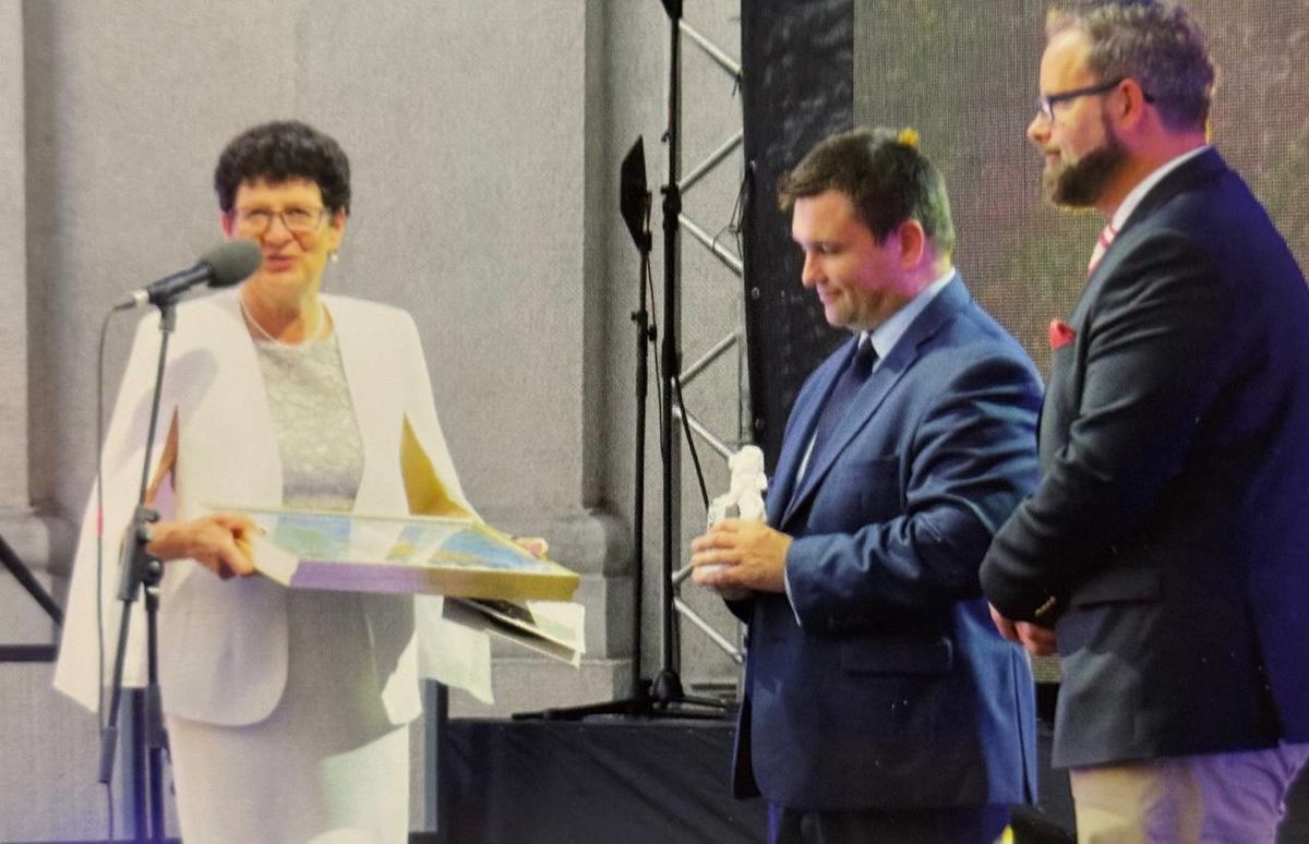 Голова товариства Едігни Едігна Келлерманн, міністр закордонних справ України Павло Клімкін та представник Товариства Едігни Андреас Лоде на фестивалі MFA Open Air, 2018 рік