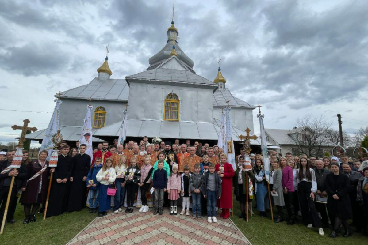 Владика Петро Голіней очолив молитовні святкування 100-літнього ювілею церкви у с. Годи-Добровідка на Коломийщині