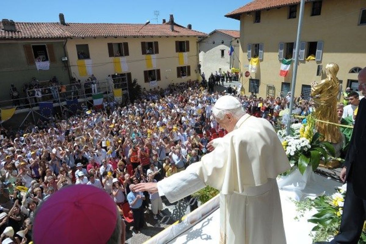 Папа Венедикт XVI: з батьківською любов’ю вас згадую і вас благословлю