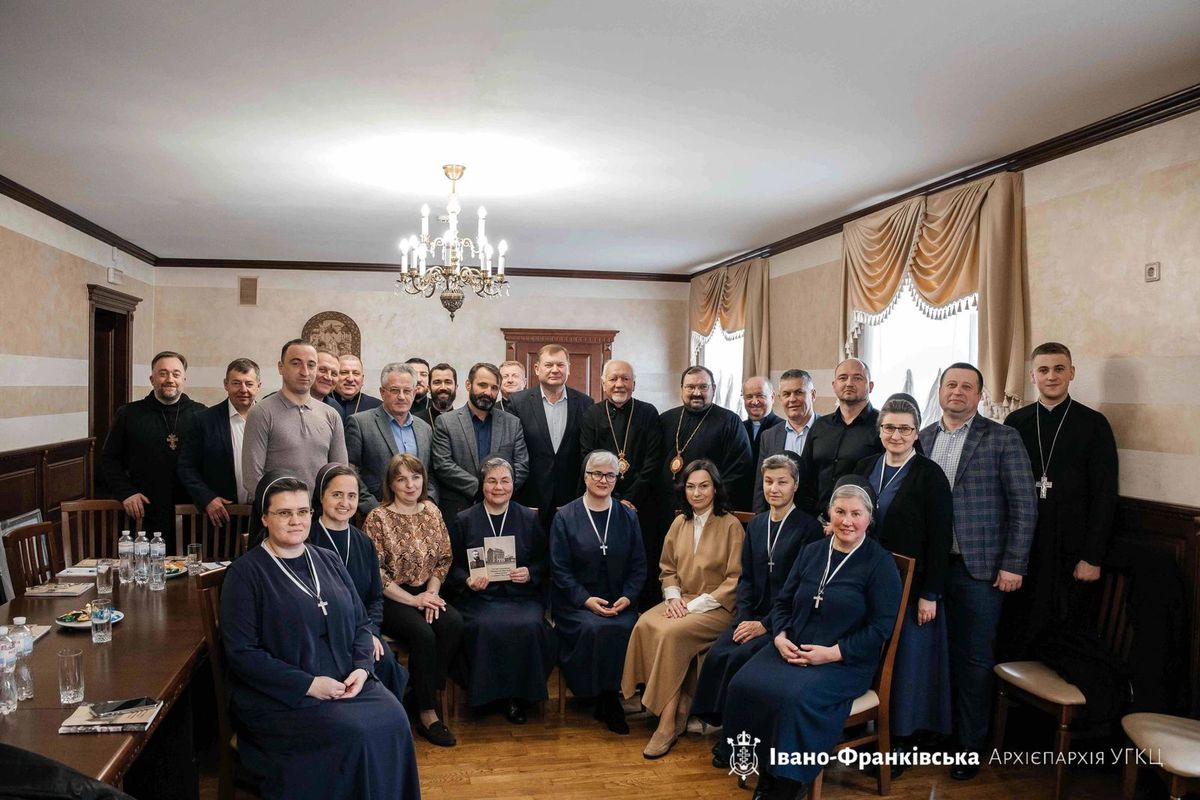 Презентація концепції Духовно-реколекційного центру імені отця Єремії Ломницького Згромадження сестер служебниць Непорочної Діви Марії, що у с. Микуличин, у приміщенні Архиєпархіального управління Івано-Франківської архиєпархії, 27 березня 2025 року. Фото: Департамент інформації Івано-Франківської архиєпархії УГКЦ