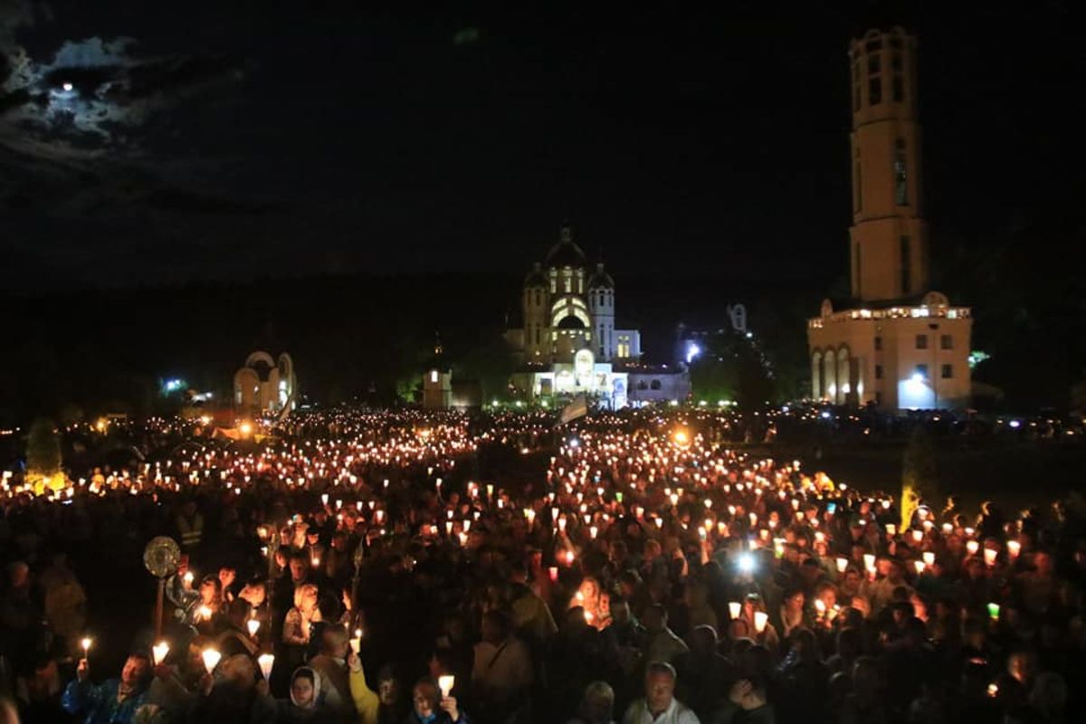 На Загальнонаціональній прощі у Зарваниці відбувся багатотисячний похід зі свічками