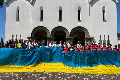 Владика Діонісій Ляхович вручив нагороди переможцям футбольного турніру між українцями в Італії