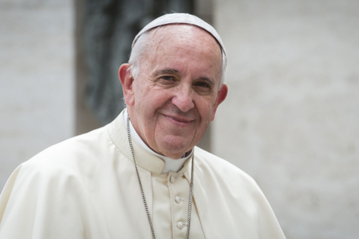 «Скромністю він завойовує серця»: рецепти щастя від Папи Франциска у день його 85-ого Дня народження