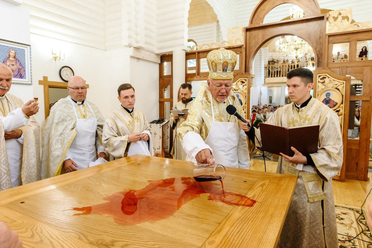 Митрополит Володимир Війтишин освятив новозбудований храм Свв. верх. апостолів Петра і Павла у Болехові