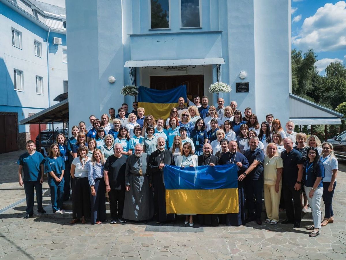 З командою Карітасу Хмельницької єпархії — фахівцями медичного та соціального напрямів
